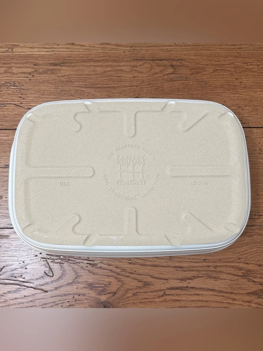 The Pampered Chef Rectangular Baker Stoneware - Cream